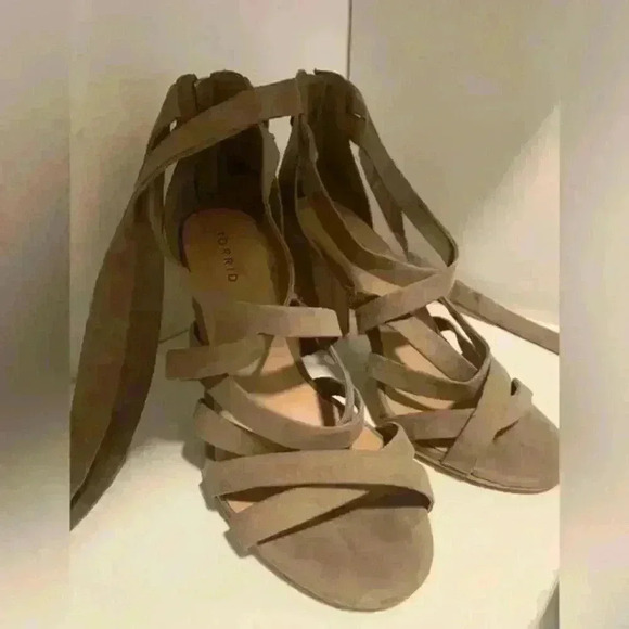 Torrid Suede Wrap Tie Up Heels/Shoes Taupe Womens Sz 9 - Picture 5 of 15